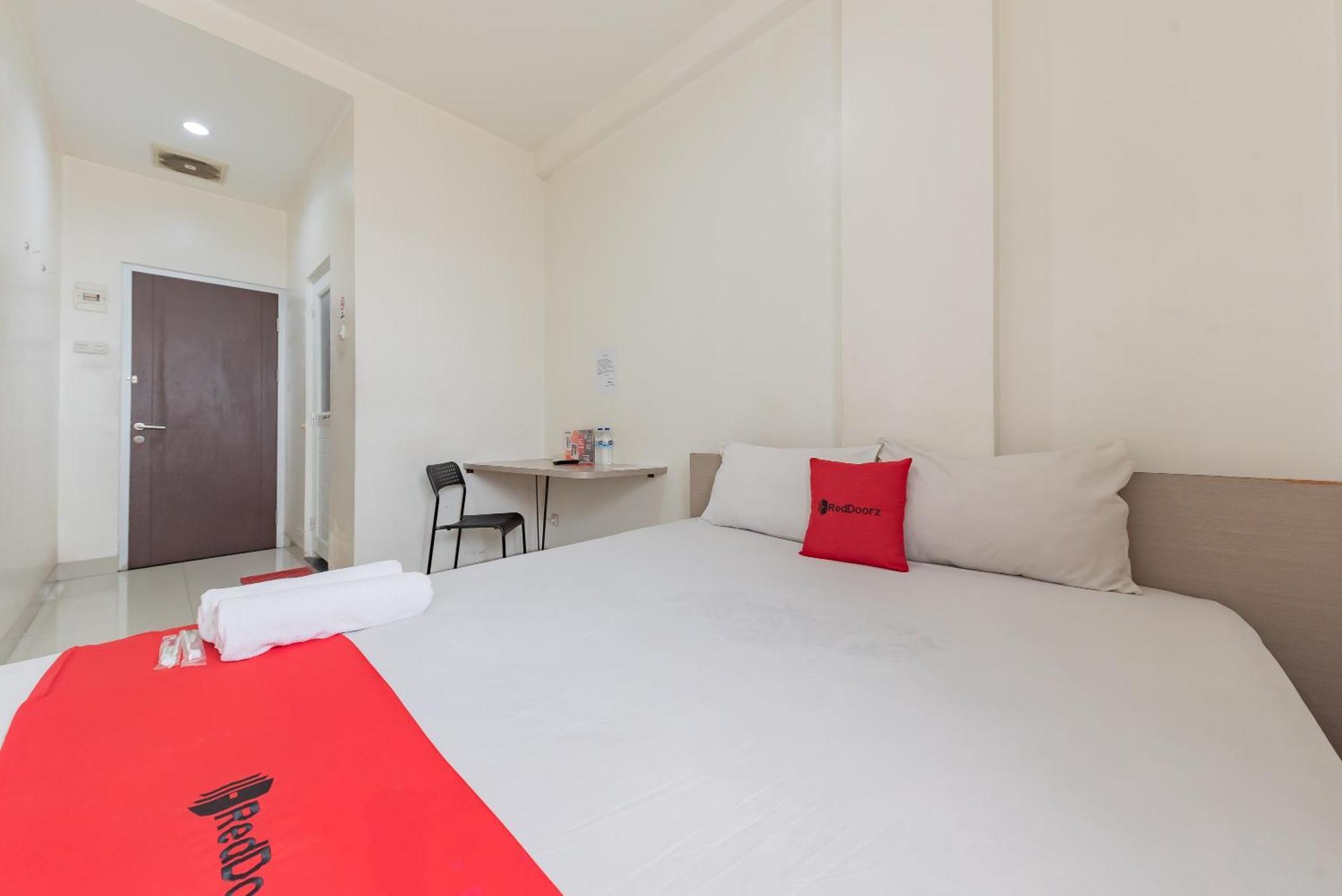 Отель Reddoorz @ Malabar Street Бандунг Экстерьер фото